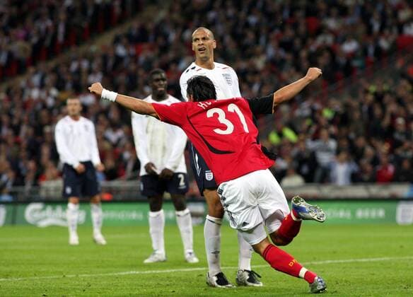 Kevin Kuranyi (Deutschland, vorn) - Torjubel, hi. Rio Ferdinand (England) - Fußball Länderspiel Herren Freundschaftsspiel 2007, Test, Testspiel, Nationalmannschaft, Nationaltrikot Gruppe London Freude, Fußball Länderspiel Herren Freundschaftsspiel 2007, Test, Testspiel, Nationalmannschaft, Nationaltrikot Gruppe London Freude,
