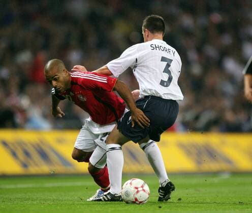 David Odonkor (Deutschland, li) gegen Nicholas Shorey (England) Fußball Herren Freundschaftsspiel 2007, Test, Testspiel, Nationalteam, Nationaltrikot, England - Deutschland 1:2 Gruppe o0 Länderspiel London Dynamik, Fußball Herren Freundschaftsspiel 2007, Test, Testspiel, Nationalteam, Nationaltrikot, England - Deutschland 1:2 Gruppe o0 Länderspiel London Dynamik,