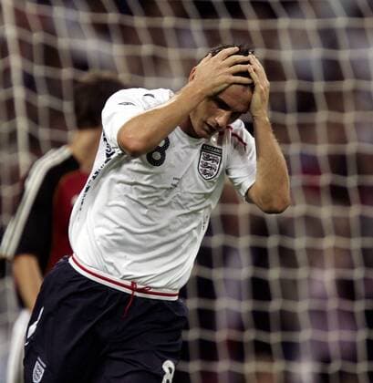 Frank Lampard (England) verzweifelt - Fußball Länderspiel Herren Freundschaftsspiel 2007, Test, Testspiel, Nationalmannschaft, Nationaltrikot Einzelbild London Enttäuschung, Verzweiflung, Fußball Länderspiel Herren Freundschaftsspiel 2007, Test, Testspiel, Nationalmannschaft, Nationaltrikot Einzelbild London Enttäuschung, Verzweiflung,