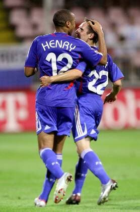Thierry Henry (li.) und Franck Ribery (beide Frankreich) - Torjubel - (pan21786) Fußball Länderspiel Herren Freundschaftsspiel 2007, Länderspiel, Test, Testspiel, Nationalmannschaft, Nationaltrikot Gruppe Trnava Harmonie Freude, Fußball Länderspiel Herren Freundschaftsspiel 2007, Länderspiel, Test, Testspiel, Nationalmannschaft, Nationaltrikot Gruppe Trnava Harmonie Freude,