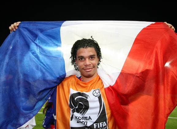 Emmanuel Riviere (Frankreich U17) - Schlußjubel mit der Nationalfahne Fußball WM Herren U17 WM 2007, U 17, Länderspiel, Junioren, Nationalteam Einzelbild Goyang City Freude, Fußball WM Herren U17 WM 2007, U 17, Länderspiel, Junioren, Nationalteam Einzelbild Goyang City Freude,