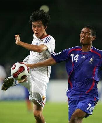 Shohei Otsuka (Japan U17, li.) gegen Mickael Nelson (Frankreich U17) Fußball WM Herren U17 WM 2007, U 17, Länderspiel, Junioren, Nationalteam, Nationaltrikot Gruppe Goyang City Dynamik, Fußball WM Herren U17 WM 2007, U 17, Länderspiel, Junioren, Nationalteam, Nationaltrikot Gruppe Goyang City Dynamik,