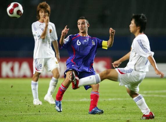 Said Mehamha (Frankreich U17, Mitte) gegen Okamoto (re.) und Kakitani (beide Japan U17) Fußball WM Herren U17 WM 2007, U 17, Länderspiel, Junioren, Nationalteam, Nationaltrikot Gruppe Goyang City Dynamik, Fußball WM Herren U17 WM 2007, U 17, Länderspiel, Junioren, Nationalteam, Nationaltrikot Gruppe Goyang City Dynamik,
