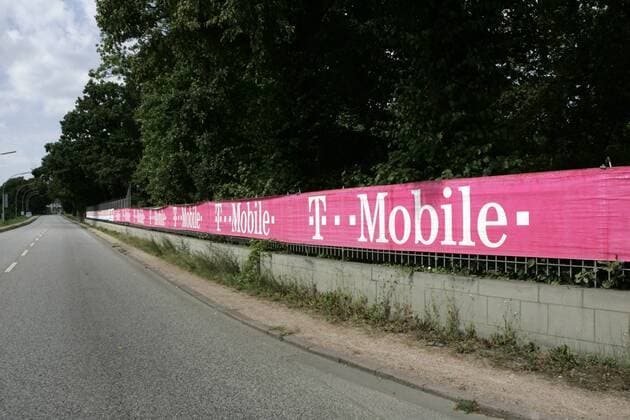 T Mobile Werbebande auf der Strecke der Vattenfall Cyclassics 2007 Radsport Herren Vattenfall Cyclassics 2007, Straßenradsport, Straße, Rad, ProTour Totale Hamburg Weite, Radsport Herren Vattenfall Cyclassics 2007, Straßenradsport, Straße, Rad, ProTour Totale Hamburg Weite,