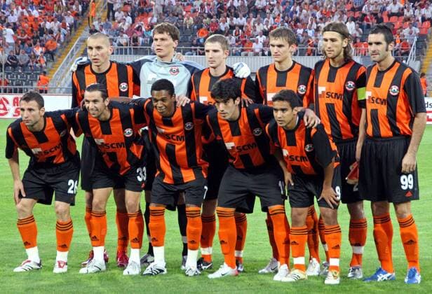 Mannschaftsbild Donezk hi.v.li.: Mariusz Lewandowski, Andriy Pyatov, Oleksandr Kucher, Oleksandr Gladkiy, Dmytro Chigrinskiy, Cristiano Lucarelli; vorn: Razvan Rat, Darijo Srna, Fernandinho, Ilsinho, Jadson - - NOxSUBAGENTS Fußball EC 1 Herren Champions League Qualifikation 2007 2008, Shakhtar Donetsk, Schachtjor Shakhtyor Totale Donezk Fußball EC 1 Herren Champions League Qualifikation 2007 2008, Shakhtar Donetsk, Schachtjor Shakhtyor Totale Donezk