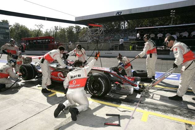 Fernando Alonso (Spanien McLaren Mercedes) - Boxenstopp Motorsport Grand Prix Herren Großer Preis von Italien 2007, Formel 1 Weltmeisterschaft, F1, F, GP, WM, Gruppe Monza Motorsport Grand Prix Herren Großer Preis von Italien 2007, Formel 1 Weltmeisterschaft, F1, F, GP, WM, Gruppe Monza