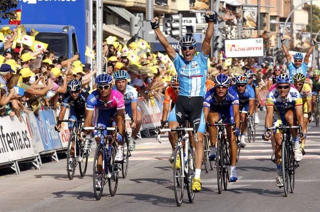 Alessandro Petacchi (Italien, Mitte) gewinnt die 12. Etappe der Vuelta 2007 und löst auch bei Erik Zabel (Deutschland beide Milram, hi.re.) Grund zur Freude aus - Radsport Herren Vuelta a Espana 2007, Spanienrundfahrt, ProTour, Straßenradsport, Straße, Rad, Gruppe 12. Etappe: Algemesi - Hellin Freude, Begeisterung, Radsport Herren Vuelta a Espana 2007, Spanienrundfahrt, ProTour, Straßenradsport, Straße, Rad, Gruppe 12. Etappe: Algemesi - Hellin Freude, Begeisterung,
