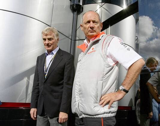 Teamchef Ron Dennis (McLaren Mercedes, re.) würdigt FIA Präsident Max Mosley (beide England) keines Blickes Motorsport Grand Prix Herren Großer Preis von Belgien 2007, Formel 1 Weltmeisterschaft, F1, F, GP, WM, Qualifying Gruppe Spa Francorchamps Spannung, Motorsport Grand Prix Herren Großer Preis von Belgien 2007, Formel 1 Weltmeisterschaft, F1, F, GP, WM, Qualifying Gruppe Spa Francorchamps Spannung,