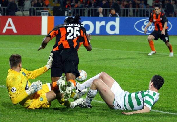 Brandao (Donezk, Mitte) kommt im Strafraum zu Fall - (EN00146890005) Fußball EC 1 Herren Champions League 2007 2008, Schachtjor Donezk - Celtic Glasgow 2:0, Shakhtyor, Shakhtar Gruppe Donetsk Dynamik, Kampf, Fußball EC 1 Herren Champions League 2007 2008, Schachtjor Donezk - Celtic Glasgow 2:0, Shakhtyor, Shakhtar Gruppe Donetsk Dynamik, Kampf,