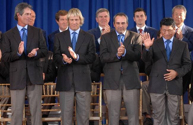 Eröffnungszeremonie des Presidents Cup 2007 mit v.li.: Ian Baker Finch, Stuart Appleby (beide Australien), Angel Cabrera (Argentinien) und Kyoung Ju Choi (Südkorea) - (MON20070926330) Golf Herren The Presidents Cup 2007, President s, PGA Tour, Eröffnungsfeier, Eröffnung, Feier, Zeremonie, Gruppe Montreal Golf Herren The Presidents Cup 2007, President s, PGA Tour, Eröffnungsfeier, Eröffnung, Feier, Zeremonie, Gruppe Montreal