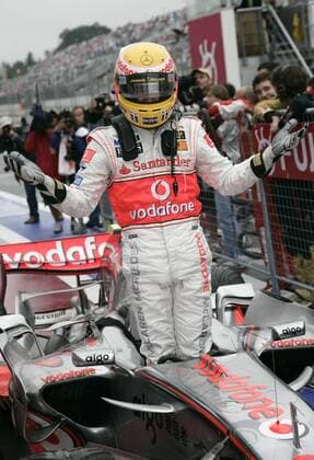 Lewis Hamilton (England McLaren Mercedes) erreicht die Pole Position beim GP Japan 2007 Motorsport Grand Prix Herren Großer Preis von Japan 2007, Formel 1 Weltmeisterschaft, F1, F, GP, WM, Qualifying Einzelbild Fuji Freude, Motorsport Grand Prix Herren Großer Preis von Japan 2007, Formel 1 Weltmeisterschaft, F1, F, GP, WM, Qualifying Einzelbild Fuji Freude,