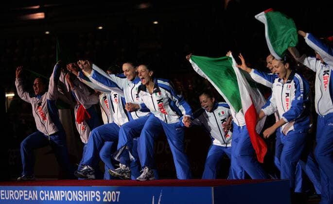 Siegerehrung Europameister 2007 Italien - Volleyball Länderspiel Damen EM 2007, Nationalmannschaft, Finale Endspiel, Italien, Fahne, Nationalfahne Vdig Totale Luxemburg Freude, Begeisterung, Volleyball Länderspiel Damen EM 2007, Nationalmannschaft, Finale Endspiel, Italien, Fahne, Nationalfahne Vdig Totale Luxemburg Freude, Begeisterung,