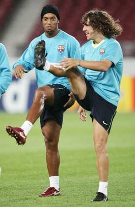 Ronaldinho (li.) im Gespräch mit Carles Puyol (beide FC Barcelona) Fußball EC 1 Herren Champions League 2007 2008, Training, FC Barcelona, Barca, Primera Division, 1. Spanische Liga Gruppe Stuttgart Dynamik, Fußball EC 1 Herren Champions League 2007 2008, Training, FC Barcelona, Barca, Primera Division, 1. Spanische Liga Gruppe Stuttgart Dynamik,