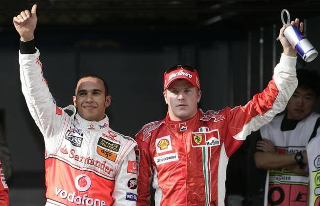Lewis Hamilton (England McLaren Mercedes, li.) holt sich die Pole Position vor Kimi Räikkönen (Finnland Ferrari) beim Großen Preis von China 2007 Motorsport Grand Prix Herren Großer Preis von China 2007, Formel 1 Weltmeisterschaft, F1, F, GP, WM, Qualifying Gruppe Shanghai Freude, Motorsport Grand Prix Herren Großer Preis von China 2007, Formel 1 Weltmeisterschaft, F1, F, GP, WM, Qualifying Gruppe Shanghai Freude,