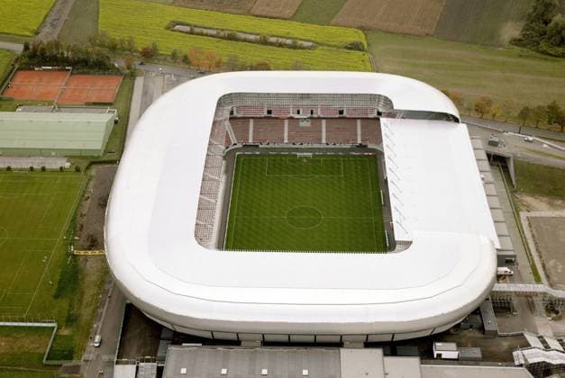 Hypo Group Arena in Klagenfurt - Heimspielstätte des SK Austria Kärnten und Austragungsort der Euro 2008 - Fußball Herren Vorschau 2007, Euro 2008, Tmobilebundesliga, 1. Österreichische Liga, Wettkampfstätte, Spielstätte, Totale HypoGroupArena, Wörtherseestadion, Wörthersee Klagenfurt Fußball Herren Vorschau 2007, Euro 2008, Tmobilebundesliga, 1. Österreichische Liga, Wettkampfstätte, Spielstätte, Totale HypoGroupArena, Wörtherseestadion, Wörthersee Klagenfurt