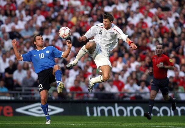 Steve Gerrard (England, re.) gegen Joel Lindpere (Estland) - Fußball Länderspiel Herren EM Qualifikation 2007, Nationalmannschaft, Nationaltrikot, England - Estland 3:0 Gruppe London Dynamik, Kampf, Höhe, Fußball Länderspiel Herren EM Qualifikation 2007, Nationalmannschaft, Nationaltrikot, England - Estland 3:0 Gruppe London Dynamik, Kampf, Höhe,