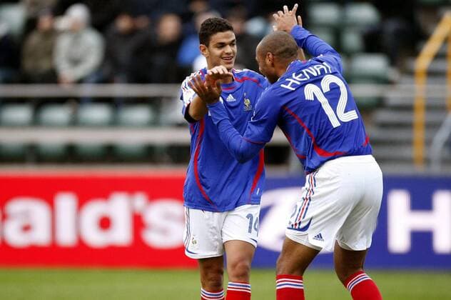 Hatem Ben Arfa (li.) und Thierry Henry (beide Frankreich) - Torjubel - (pan22758) Fußball Länderspiel Herren EM Qualifikation 2007, Nationalmannschaft, Nationaltrikot, Frankreich Gruppe Torshavn Harmonie, Freude, Fußball Länderspiel Herren EM Qualifikation 2007, Nationalmannschaft, Nationaltrikot, Frankreich Gruppe Torshavn Harmonie, Freude,