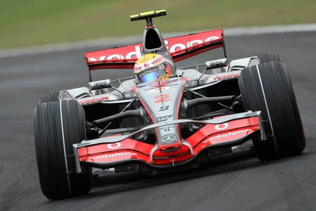 Lewis Hamilton (England McLaren Mercedes) in seinem Boliden - Motorsport Grand Prix Herren Großer Preis von Brasilien 2007, Formel 1 Weltmeisterschaft, F1, F, GP, WM, Freies Training Einzelbild Interlagos Sao Paulo Motorsport Grand Prix Herren Großer Preis von Brasilien 2007, Formel 1 Weltmeisterschaft, F1, F, GP, WM, Freies Training Einzelbild Interlagos Sao Paulo