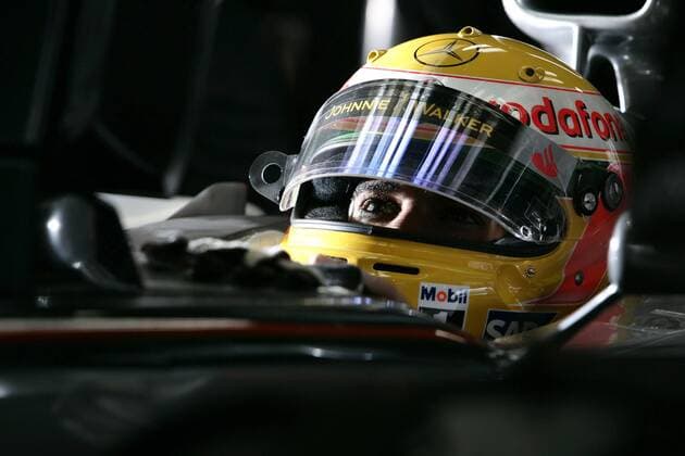 Lewis Hamilton (England McLaren Mercedes) im Cockpit seines Boliden Motorsport Grand Prix Herren Großer Preis von Brasilien 2007, Formel 1 Weltmeisterschaft, F1, F, GP, WM, Freies Training Porträt Interlagos Sao Paulo Nachdenklichkeit, Motorsport Grand Prix Herren Großer Preis von Brasilien 2007, Formel 1 Weltmeisterschaft, F1, F, GP, WM, Freies Training Porträt Interlagos Sao Paulo Nachdenklichkeit,