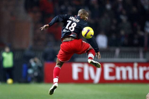 Loris Arnaud (Paris St. Germain) am Ball - (pan22934) Fußball Herren Ligue 1 2007 2008, 1. Französische Liga, FC Paris Saint Germain, PSG Einzelbild premiumd Paris Dynamik, Höhe, Fußball Herren Ligue 1 2007 2008, 1. Französische Liga, FC Paris Saint Germain, PSG Einzelbild premiumd Paris Dynamik, Höhe,