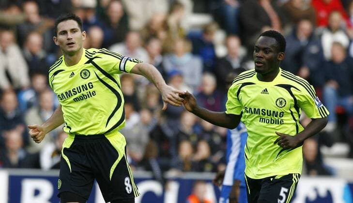 Torschütze Frank Lampard (li.) jubelt mit Mickael Essien (beide Chelsea) - EDITORIAL USE ONLY. No use with unauthorised audio, video, data, fixture lists, club league logos or live services. Online in-match use limited to 120 images, no video emulation. No use in betting, games or single club league player publications. Fußball Herren English Premier League 2007 2008, 1. Englische Liga, Chelsea FC London, Vdig Gruppe Wigan Freude, Fußball Herren English Premier League 2007 2008, 1. Englische Liga, Chelsea FC London, Vdig Gruppe Wigan Freude,