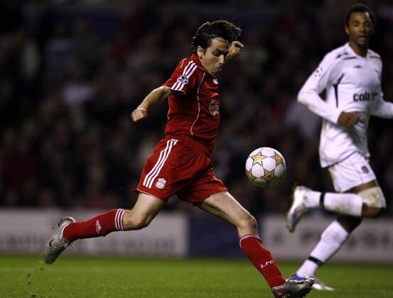 Yossi Benayoun (Liverpool) am Ball - EDITORIAL USE ONLY. No use with unauthorised audio, video, data, fixture lists, club league logos or live services. Online in-match use limited to 120 images, no video emulation. No use in betting, games or single club league player publications. Fußball EC 1 Herren Champions League 2007 2008, FC Liverpool - Besiktas Istanbul Einzelbild Liverpool Dynamik, Fußball EC 1 Herren Champions League 2007 2008, FC Liverpool - Besiktas Istanbul Einzelbild Liverpool Dynamik,