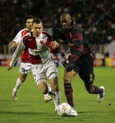 Vassiriki Abou Diaby (Arsenal, re.) gegen Mickael Tavares (Slavia Prag) - EDITORIAL USE ONLY. No use with unauthorised audio, video, data, fixture lists, club league logos or live services. Online in-match use limited to 120 images, no video emulation. No use in betting, games or single club league player publications. Fußball EC 1 Herren Champions League 2007 2008, SK Slavia Prag - Arsenal FC London Gruppe Prag Dynamik, Fußball EC 1 Herren Champions League 2007 2008, SK Slavia Prag - Arsenal FC London Gruppe Prag Dynamik,