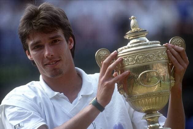 Michael Stich (Deutschland), Wimbledon Sieger 1991, während der Siegerehrung mit dem Pokal Tennis Herren All England Championships 1991, Grand Slam, ATP Tour, Finale Endspiel Vdia Einzelbild Wimbledon London Freude, Tennis Herren All England Championships 1991, Grand Slam, ATP Tour, Finale Endspiel Vdia Einzelbild Wimbledon London Freude,