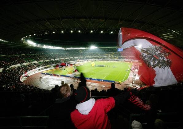 Innenansicht des Ernst Happel Stadions in Wien - Austragungsort der Euro 2008 Fußball Länderspiel Herren Freundschaftsspiel 2007, Test, Testspiel, Nationalteam, Vorschau, Euro 2008, nachts, Nacht o0 EM Totale Ernst Happel Stadion Wien, österreichische, österreichisch Fußball Länderspiel Herren Freundschaftsspiel 2007, Test, Testspiel, Nationalteam, Vorschau, Euro 2008, nachts, Nacht o0 EM Totale Ernst Happel Stadion Wien, österreichische, österreichisch