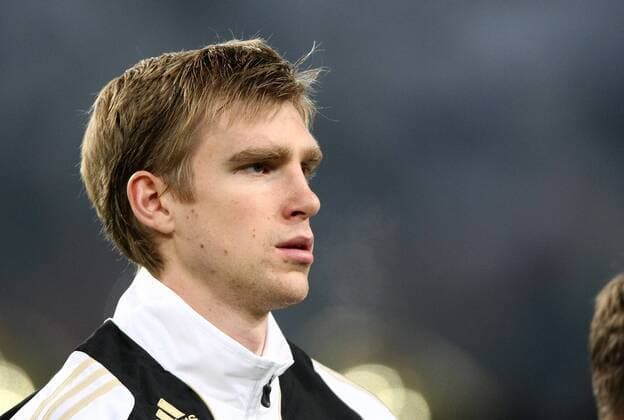 Per Mertesacker (Deutschland) - Nationalhymne Fußball Länderspiel Herren EM Qualifikation 2007, Nationalteam Porträt Hannover Nachdenklichkeit, Fußball Länderspiel Herren EM Qualifikation 2007, Nationalteam Porträt Hannover Nachdenklichkeit,