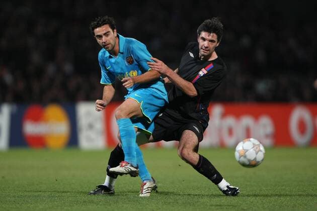 Jeremy Toulalan (Lyon, re.) gegen Xavi (FC Barcelona) - Fußball EC 1 Herren Champions League 2007 2008, Olympique Lyonnais - FC Barcelona 2:2, Barca, OL, Vdig Gruppe Lyon Dynamik, Fußball EC 1 Herren Champions League 2007 2008, Olympique Lyonnais - FC Barcelona 2:2, Barca, OL, Vdig Gruppe Lyon Dynamik,