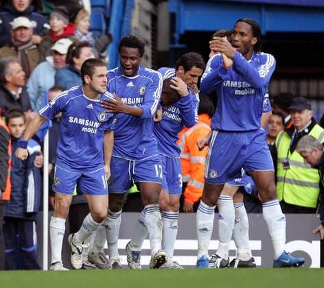 Torjubel Chelsea, v.li.: Joe Cole, John Obi Mikel, Juliano Belletti und Didier Drogba - EDITORIAL USE ONLY. No use with unauthorised audio, video, data, fixture lists, club league logos or live services. Online in-match use limited to 120 images, no video emulation. No use in betting, games or single club league player publications. Fußball Herren English Premier League 2007 2008, 1. Englische Liga, Chelsea FC London Gruppe London Freude, Kameradschaft, Fußball Herren English Premier League 2007 2008, 1. Englische Liga, Chelsea FC London Gruppe London Freude, Kameradschaft,