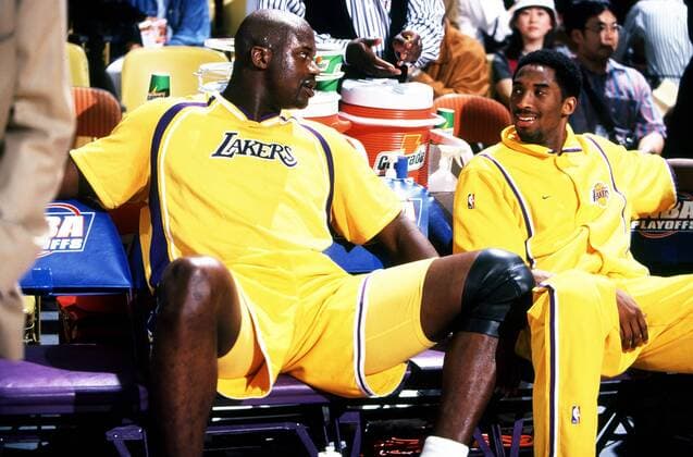 Shaquille O Neal (li.) und Kobe Bryant (beide Los Angeles Lakers) im Gespräch auf der Bank - (Icon6000044) Basketball Herren NBA 1998 1999, Playoffs, Playoff, Play Offs, Off Gruppe Aufnahmedatum geschätzt Inglewood, Los Angeles, LA, L A Kameradschaft, Basketball Herren NBA 1998 1999, Playoffs, Playoff, Play Offs, Off Gruppe Aufnahmedatum geschätzt Inglewood, Los Angeles, LA, L A Kameradschaft, EDITORIAL USE ONLY