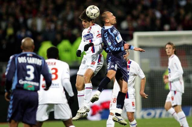 Juninho Pernambucano (Lyon, li.) gegen Renaud Cohade (Straßburg) - (pan23439) Fußball Herren Ligue 1 2007 2008, 1. Französische Liga, Olympique Lyonnais - RC Strasbourg 5:0, Racing Club de, OL Gruppe Lyon Dynamik, Fußball Herren Ligue 1 2007 2008, 1. Französische Liga, Olympique Lyonnais - RC Strasbourg 5:0, Racing Club de, OL Gruppe Lyon Dynamik,
