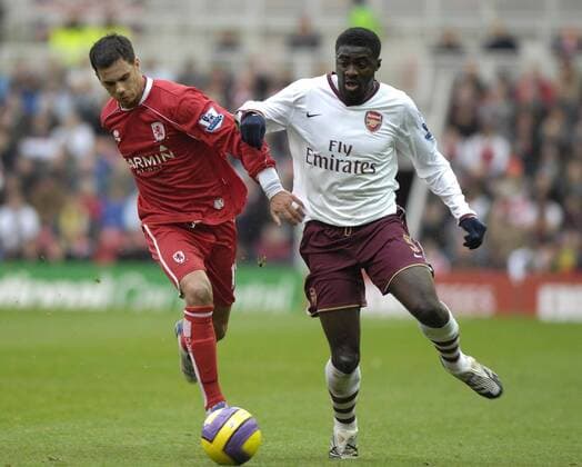 Jeremie Aliadiere (Middlesbrough, li.) gegen Kolo Toure (Arsenal) - EDITORIAL USE ONLY. No use with unauthorised audio, video, data, fixture lists, club league logos or live services. Online in-match use limited to 120 images, no video emulation. No use in betting, games or single club league player publications. Fußball Herren English Premier League 2007 2008, 1. Englische Liga, Middlesbrough FC - Arsenal FC London 2:1 Gruppe Middlesbrough Dynamik, Fußball Herren English Premier League 2007 2008, 1. Englische Liga, Middlesbrough FC - Arsenal FC London 2:1 Gruppe Middlesbrough Dynamik,