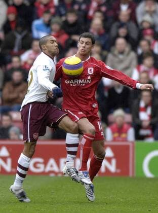 Jeremie Aliadiere (Middlesbrough, re.) gegen Gael Clichy (Arsenal) - EDITORIAL USE ONLY. No use with unauthorised audio, video, data, fixture lists, club league logos or live services. Online in-match use limited to 120 images, no video emulation. No use in betting, games or single club league player publications. Fußball Herren English Premier League 2007 2008, 1. Englische Liga, Middlesbrough FC - Arsenal FC London 2:1 Gruppe Middlesbrough Dynamik, Fußball Herren English Premier League 2007 2008, 1. Englische Liga, Middlesbrough FC - Arsenal FC London 2:1 Gruppe Middlesbrough Dynamik,