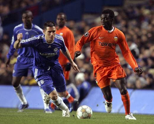 Frank Lampard (Chelsea, li.) gegen Sunny Stephen (Valencia) - EDITORIAL USE ONLY. No use with unauthorised audio, video, data, fixture lists, club league logos or live services. Online in-match use limited to 120 images, no video emulation. No use in betting, games or single club league player publications. Fußball EC 1 Herren Champions League 2007 2008, Chelsea FC London - Valencia CF 0:0 Gruppe London Dynamik, Fußball EC 1 Herren Champions League 2007 2008, Chelsea FC London - Valencia CF 0:0 Gruppe London Dynamik,