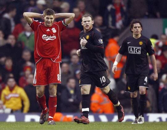 Steven Gerrard (Liverpool, li.) enttäuscht, daneben Wayne Rooney (Manchester United) - EDITORIAL USE ONLY. No use with unauthorised audio, video, data, fixture lists, club league logos or live services. Online in-match use limited to 120 images, no video emulation. No use in betting, games or single club league player publications. Fußball Herren English Premier League 2007 2008, 1. Englische Liga, FC Liverpool - Manchester United 0:1, ManU Gruppe Liverpool Verzweiflung Fußball Herren English Premier League 2007 2008, 1. Englische Liga, FC Liverpool - Manchester United 0:1, ManU Gruppe Liverpool Verzweiflung