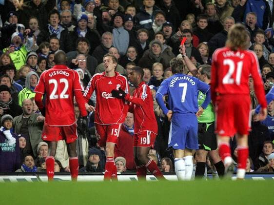 Peter Crouch (Liverpool, 2.v.li.) sieht die Rote Karte - EDITORIAL USE ONLY. No use with unauthorised audio, video, data, fixture lists, club league logos or live services. Online in-match use limited to 120 images, no video emulation. No use in betting, games or single club league player publications. Fußball Herren Carling Cup 2007 2008, League, Ligapokal, Pokalspiel, Englischer Pokal, Gruppe London Erschöpfung, Fußball Herren Carling Cup 2007 2008, League, Ligapokal, Pokalspiel, Englischer Pokal, Gruppe London Erschöpfung,