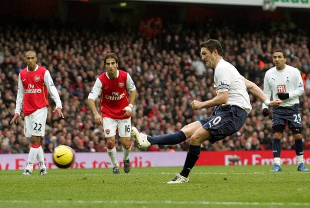 Robbie Keane (Tottenham Hotspurs) - Elfmeter - EDITORIAL USE ONLY. No use with unauthorised audio, video, data, fixture lists, club league logos or live services. Online in-match use limited to 120 images, no video emulation. No use in betting, games or single club league player publications. Fußball Herren English Premier League 2007 2008, 1. Englische Liga, Arsenal FC London - Tottenham Hotspur 2:1 Einzelbild London Fußball Herren English Premier League 2007 2008, 1. Englische Liga, Arsenal FC London - Tottenham Hotspur 2:1 Einzelbild London