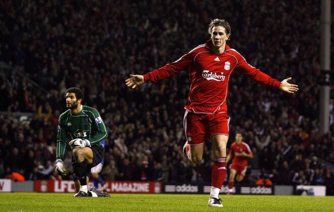 Fernando Torres (Liverpool) jubelt vor dem enttäuschten Torwart David James (Portsmouth) - EDITORIAL USE ONLY. No use with unauthorised audio, video, data, fixture lists, club league logos or live services. Online in-match use limited to 120 images, no video emulation. No use in betting, games or single club league player publications. Fußball Herren English Premier League 2007 2008, 1. Englische Liga, FC Liverpool - FC Portsmouth 4:1 Gruppe Liverpool Begeisterung, Enttäuschung, Freude, Fußball Herren English Premier League 2007 2008, 1. Englische Liga, FC Liverpool - FC Portsmouth 4:1 Gruppe Liverpool Begeisterung, Enttäuschung, Freude,