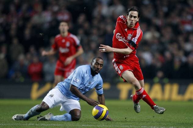 Yossi Benayoun (Liverpool, re.) gegen Darius Vassell (Manchester City) - EDITORIAL USE ONLY. No use with unauthorised audio, video, data, fixture lists, club league logos or live services. Online in-match use limited to 120 images, no video emulation. No use in betting, games or single club league player publications. Fußball Herren English Premier League 2007 2008, 1. Englische Liga, Manchester City - Liverpool FC Gruppe Manchester Dynamik, Fußball Herren English Premier League 2007 2008, 1. Englische Liga, Manchester City - Liverpool FC Gruppe Manchester Dynamik,