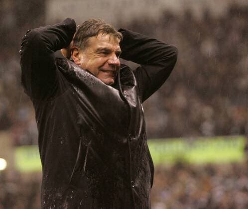 Trainer Sam Allardyce (Newcastle) verzweifelt - EDITORIAL USE ONLY. No use with unauthorised audio, video, data, fixture lists, club league logos or live services. Online in-match use limited to 120 images, no video emulation. No use in betting, games or single club league player publications. Fußball Herren FA Cup 2007 2008, Englischer Pokal, Pokalspiel, Newcastle United, Einzelbild Stoke on Trent Enttäuschung, Verzweiflung, Fußball Herren FA Cup 2007 2008, Englischer Pokal, Pokalspiel, Newcastle United, Einzelbild Stoke on Trent Enttäuschung, Verzweiflung,