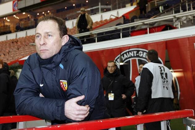 Trainer Jean Pierre Papin (Lens) enttäuscht - Fußball Herren Ligue 1 2007 2008, 1. Französische Liga, Paris Saint Germain - Racing Club Lens 3:0, RC, PSG, St Gruppe Paris Enttäuschung, Nachdenklichkeit, Fußball Herren Ligue 1 2007 2008, 1. Französische Liga, Paris Saint Germain - Racing Club Lens 3:0, RC, PSG, St Gruppe Paris Enttäuschung, Nachdenklichkeit,