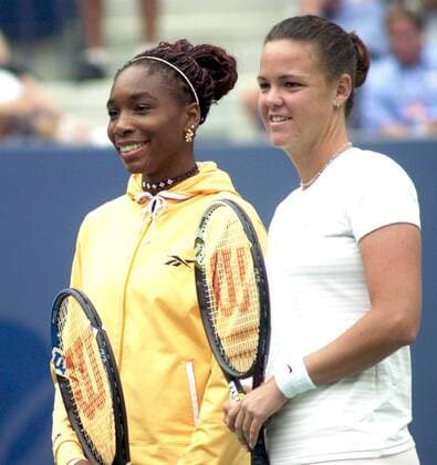 Tennis, US Open Damen Finale 2000, Venus Williams - Lindsay Davenport Venus Williams (li.) und Lindsay Davenport (beide USA) - (NYP2000090941) Tennis Damen US Open 2000, Grand Slam, WTA Tour Gruppe Flushing Meadow New York, N Y, NY Freude, Tennis Damen US Open 2000, Grand Slam, WTA Tour Gruppe Flushing Meadow New York, N Y, NY Freude,