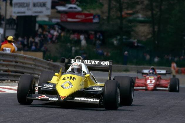 Alain Prost (Frankreich Renault) in seinem Boliden - Motorsport Grand Prix Herren Großer Preis von Südafrika 1983, Formel 1 Weltmeisterschaft, F1, F, GP, WM Einzelbild Kyalami Motorsport Grand Prix Herren Großer Preis von Südafrika 1983, Formel 1 Weltmeisterschaft, F1, F, GP, WM Einzelbild Kyalami