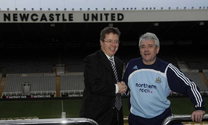 Präsident Chris Mort (li.) stellt den neuen Trainer Kevin Keegan (beide Newcastle United) vor - EDITORIAL USE ONLY. No use with unauthorised audio, video, data, fixture lists, club league logos or live services. Online in-match use limited to 120 images, no video emulation. No use in betting, games or single club league player publications. Fußball Herren English Premier League 2007 2008, 1. Englische Liga, Newcastle United Gruppe Newcastle Harmonie Fußball Herren English Premier League 2007 2008, 1. Englische Liga, Newcastle United Gruppe Newcastle Harmonie