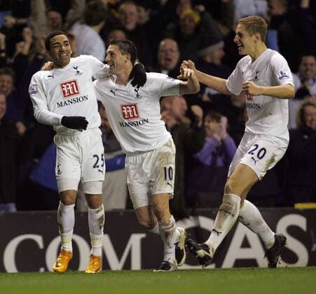 Torjubel Tottenham Hotspurs, v.li.: Aaron Lennon, Robbie Keane und Michael Dawson - EDITORIAL USE ONLY. No use with unauthorised audio, video, data, fixture lists, club league logos or live services. Online in-match use limited to 120 images, no video emulation. No use in betting, games or single club league player publications. Fußball Herren Carling Cup 2007 2008, League, Ligapokal, englischer Pokal, Halbfinale, Spurs Gruppe London Freude, Fußball Herren Carling Cup 2007 2008, League, Ligapokal, englischer Pokal, Halbfinale, Spurs Gruppe London Freude,