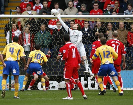 Torwart Mark Schwarzer (Middlesbrough) lenkt den Ball über die Latte - EDITORIAL USE ONLY. No use with unauthorised audio, video, data, fixture lists, club league logos or live services. Online in-match use limited to 120 images, no video emulation. No use in betting, games or single club league player publications. Fußball Herren FA Cup 2007 2008, Englischer Pokal, Pokalspiel, Mansfield Town - Middlesbrough FC 0:2 Gruppe Mansfield Dynamik, Abwehr, Fußball Herren FA Cup 2007 2008, Englischer Pokal, Pokalspiel, Mansfield Town - Middlesbrough FC 0:2 Gruppe Mansfield Dynamik, Abwehr,
