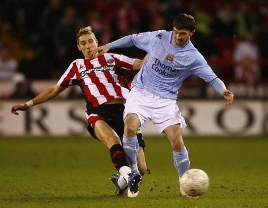 Stephen Ireland (Manchester City, re.) gegen Lee Martin (Sheffield United) - EDITORIAL USE ONLY. No use with unauthorised audio, video, data, fixture lists, club league logos or live services. Online in-match use limited to 120 images, no video emulation. No use in betting, games or single club league player publications. Fußball Herren FA Cup 2007 2008, Englischer Pokal, Pokalspiel, Sheffield United FC - Manchester City 2:1 Gruppe Sheffield Dynamik, Fußball Herren FA Cup 2007 2008, Englischer Pokal, Pokalspiel, Sheffield United FC - Manchester City 2:1 Gruppe Sheffield Dynamik,